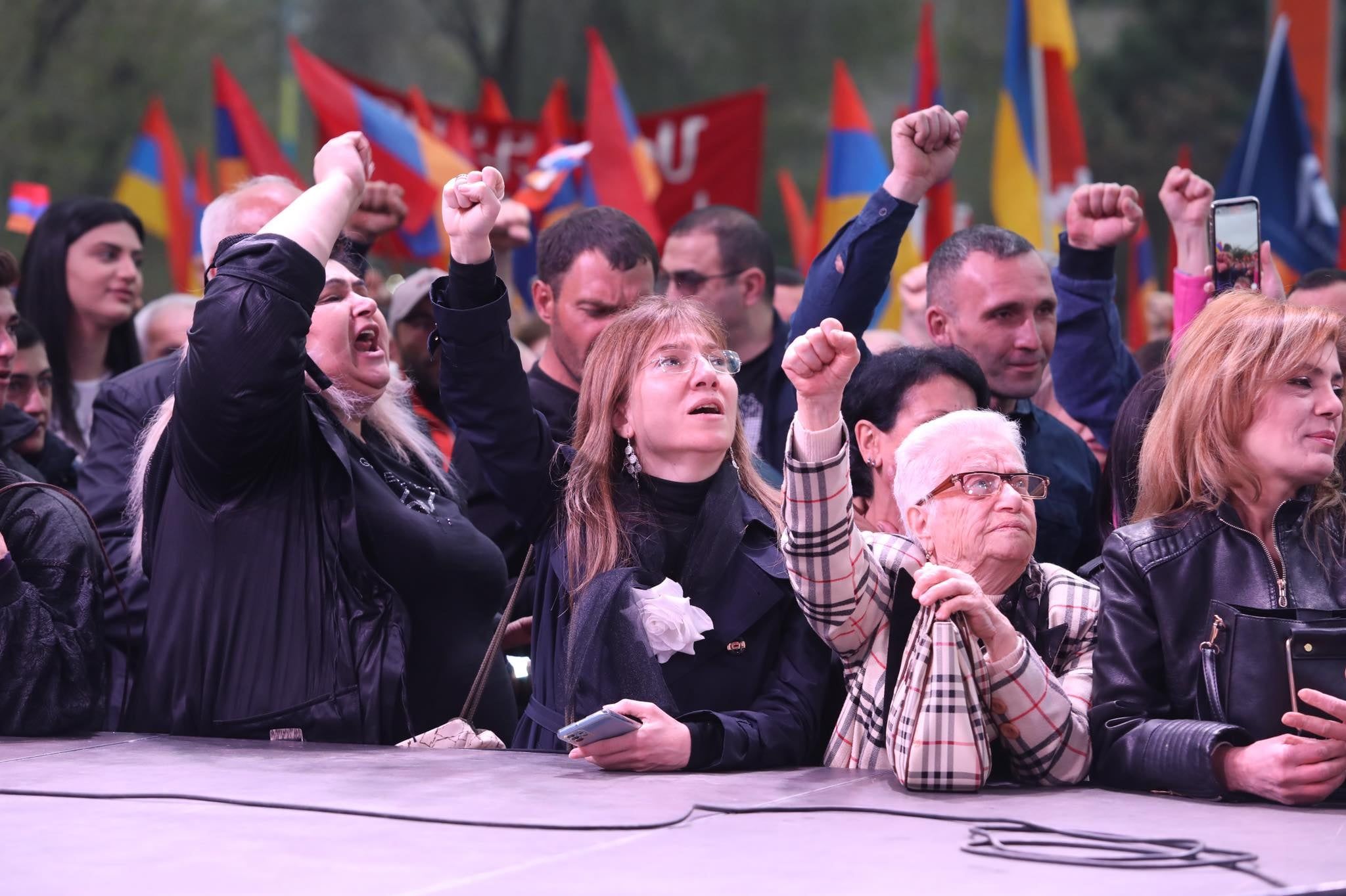 Что творится в армении. Митинги в Ереване 22 ноября 2022. Антироссийские митинги в Ереване 2022. Оппозиция Армении.